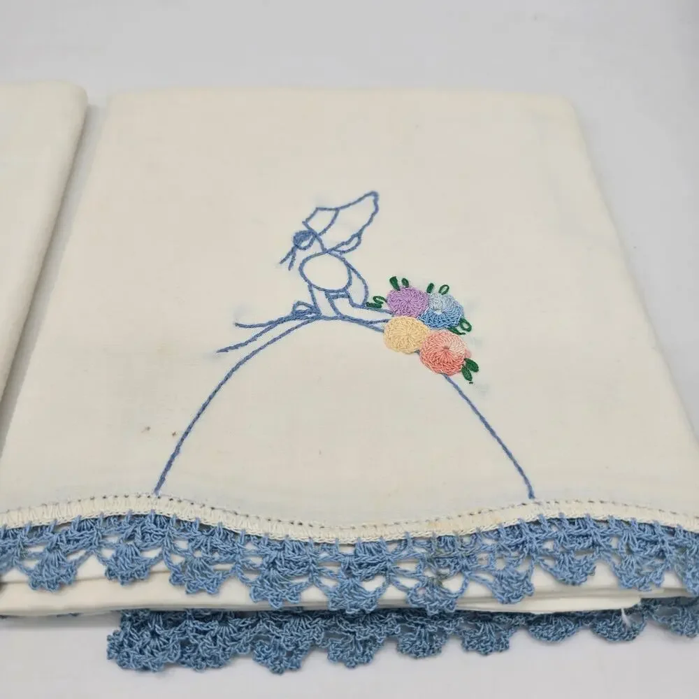 Vintage Hand-Embroidered & Lace Trim Pillowcases White Cottagecore 15.5 x 21.25